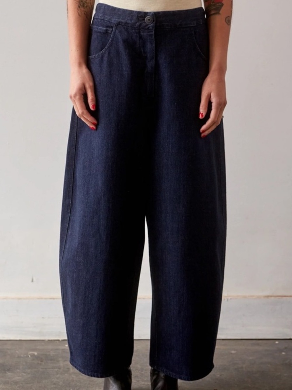 CORDERA Curved Leg Jeans S- M Dark Indigo Denim